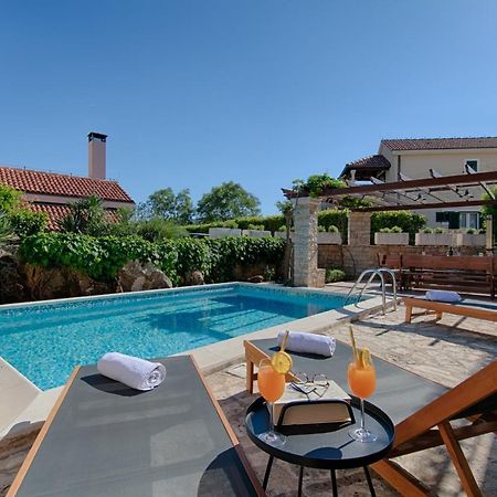 Villa Demi Пучища Екстер'єр фото